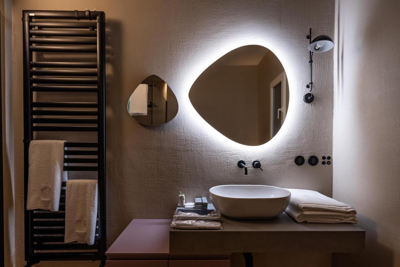 Locanda Moderna Carlambroeus Montevecchia Exteriör bild